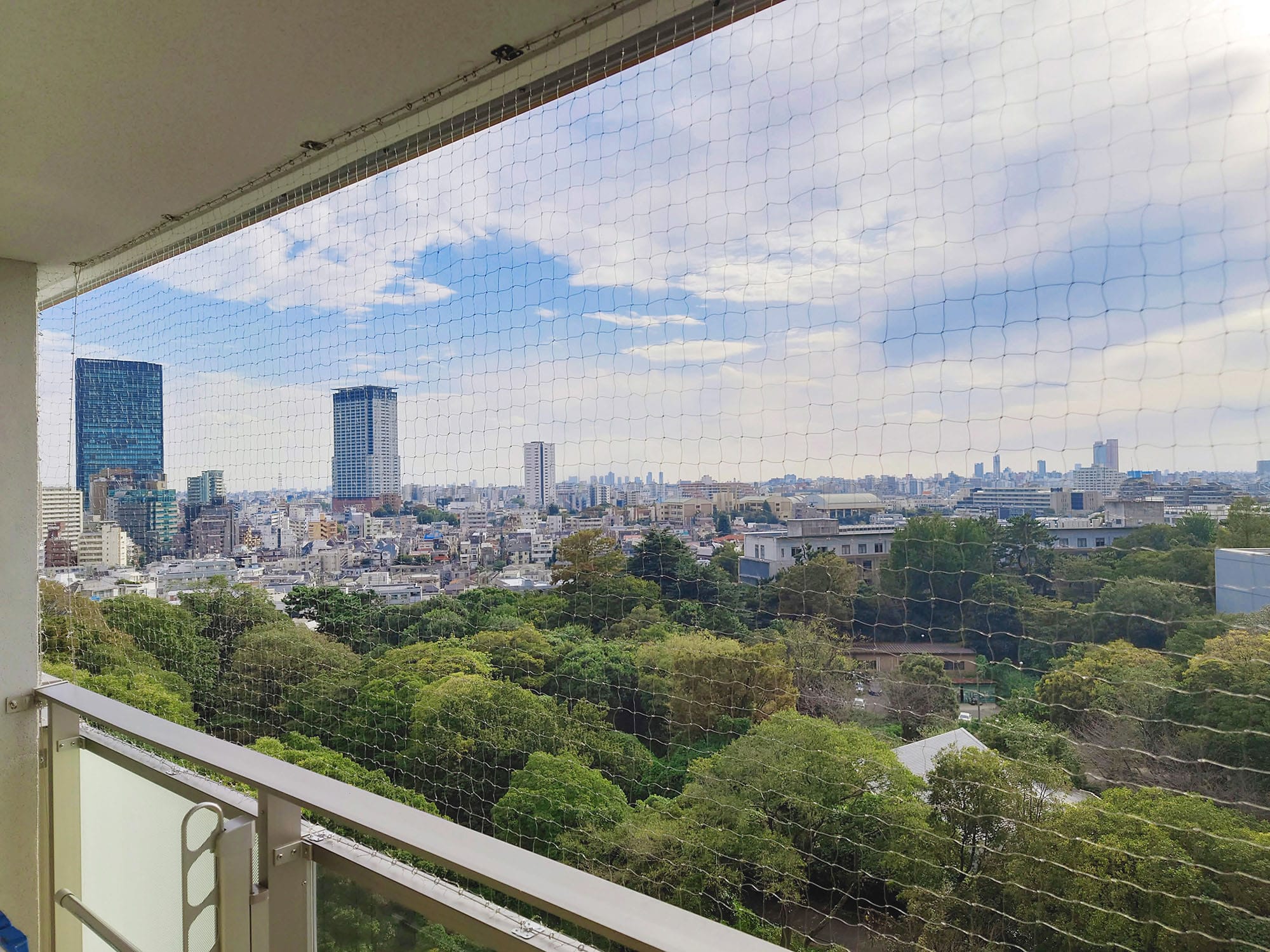 線径が細く視界を妨げない
